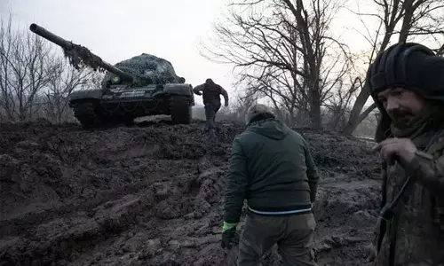 റഷ്യന്‍ സൈന്യത്തില്‍ ചേര്‍ന്ന 12 ഇന്ത്യക്കാര്‍ കൊല്ലപ്പെട്ടിട്ടുണ്ടെന്ന് കേന്ദ്രസര്‍ക്കാര്‍; 18 പേര്‍ യുദ്ധഭൂമിയിലുണ്ട്