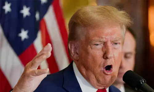 കുടിയേറ്റക്കാരെ കണ്ടെത്താന് ഓരോ നഗരത്തിലും റെയ്ഡ് നടത്തും:പദ്ധതി പ്രഖ്യാപിച്ച് ടീം ട്രംപ് കുടിയേറ്റക്കാരെ കണ്ടെത്താന് ഓരോ നഗരത്തിലും റെയ്ഡ് നടത്തും:പദ്ധതി പ്രഖ്യാപിച്ച് ടീം ട്രംപ്