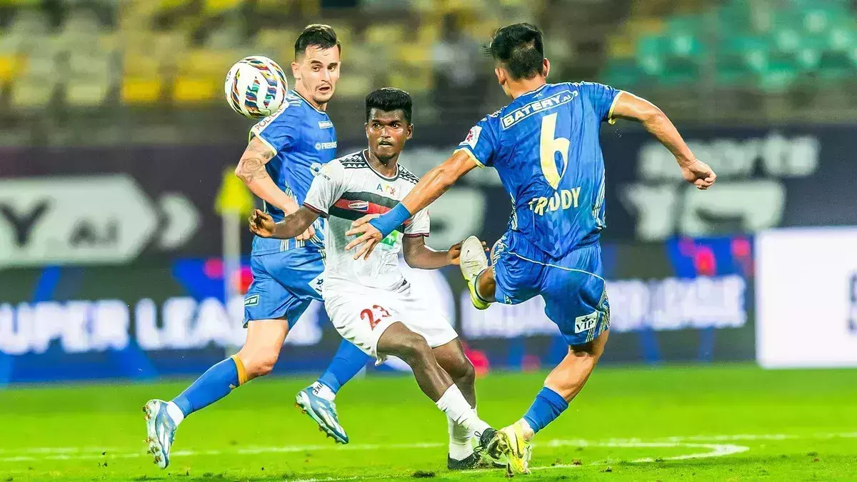 ഐബാന് റെഡ് കാര്‍ഡ്; 10 പേരുമായി നോര്‍ത്ത് ഈസ്റ്റിനെ സമനിലയില്‍ പൂട്ടി കേരളാ ബ്ലാസ്‌റ്റേഴ്‌സ്