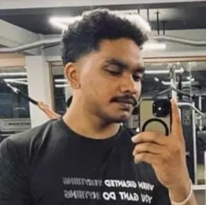 പരപ്പനങ്ങാടി ചെട്ടിപ്പടിയില് ബൈക്ക് ഇലക്ട്രിക് പോസ്റ്റിലിടിച്ച് യുവാവ് മരിച്ചു പരപ്പനങ്ങാടി ചെട്ടിപ്പടിയില് ബൈക്ക് ഇലക്ട്രിക് പോസ്റ്റിലിടിച്ച് യുവാവ് മരിച്ചു