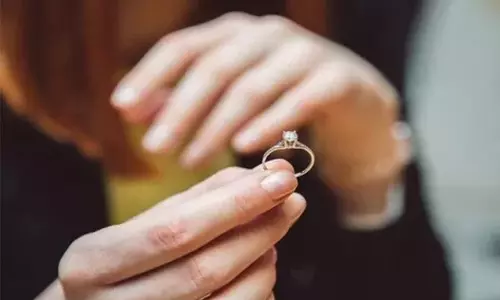 വിവാഹനിശ്ചയത്തില്‍ നിന്ന് പിന്‍മാറിയ യുവാവിന്റെ സഹോദരന്റെ മീശ വടിച്ച് വധുവിന്റെ കുടുംബം