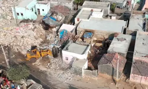 ദര്ഗകള് സ്ഫോടകവസ്തുക്കള് കടത്താന് ഉപയോഗിക്കുന്നുവെന്ന് ഗുജറാത്ത് സര്ക്കാര് ഹൈക്കോടതിയില് ദര്ഗകള് സ്ഫോടകവസ്തുക്കള് കടത്താന് ഉപയോഗിക്കുന്നുവെന്ന് ഗുജറാത്ത് സര്ക്കാര് ഹൈക്കോടതിയില്