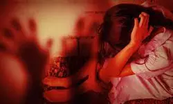 നാലു വയസ്സുകാരിയെ പീഡിപ്പിച്ചു: ഒളിവില് പോയ സിപിഎം പ്രവര്ത്തകനെ പാര്ട്ടി പുറത്താക്കി നാലു വയസ്സുകാരിയെ പീഡിപ്പിച്ചു: ഒളിവില് പോയ സിപിഎം പ്രവര്ത്തകനെ പാര്ട്ടി പുറത്താക്കി