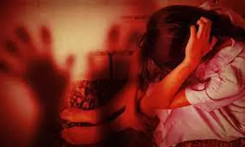 നാലു വയസ്സുകാരിയെ പീഡിപ്പിച്ചു: ഒളിവില്‍ പോയ സിപിഎം പ്രവര്‍ത്തകനെ പാര്‍ട്ടി പുറത്താക്കി