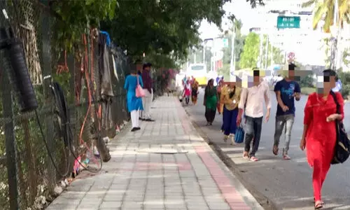 നടപ്പാതയുണ്ടായിട്ടും അതിലൂടെ നടന്നില്ലെങ്കില് കേസെടുക്കും പുതിയ നിയമത്തിന് സര്ക്കാര് നടപ്പാതയുണ്ടായിട്ടും അതിലൂടെ നടന്നില്ലെങ്കില് കേസെടുക്കും പുതിയ നിയമത്തിന് സര്ക്കാര്