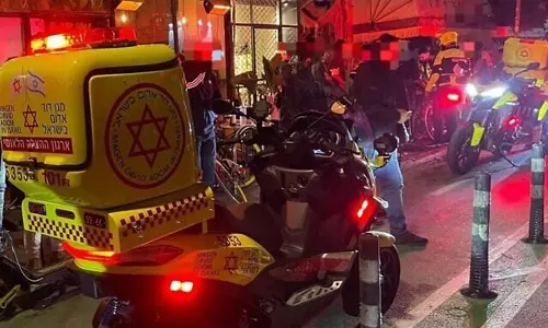 തെല്അവീവില് കത്തിക്കുത്ത് ആക്രമണം; നാലു ജൂത കുടിയേറ്റക്കാര്ക്ക് പരിക്ക് (video) തെല്അവീവില് കത്തിക്കുത്ത് ആക്രമണം; നാലു ജൂത കുടിയേറ്റക്കാര്ക്ക് പരിക്ക് (video)