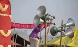 ലൗഡ് സ്പീക്കറുകള്‍ ഉപയോഗിച്ചുള്ള പ്രാര്‍ത്ഥനയും ഭജനയും ഒരു മതത്തിന്റെയും അനിവാര്യമായ ആചാരമല്ല: ബോംബെ ഹൈക്കോടതി.
