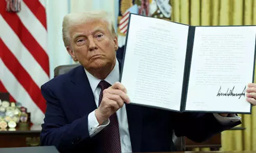 യുഎസില് ആണും പെണ്ണും മാത്രം: വ്യത്യസ്ഥ ജെന്ഡര് രേഖപ്പെടുത്തുന്നവര്ക്ക് പാസ്പോര്ട്ട് നല്കുന്നത് മരവിപ്പിച്ചു യുഎസില് ആണും പെണ്ണും മാത്രം: വ്യത്യസ്ഥ ജെന്ഡര് രേഖപ്പെടുത്തുന്നവര്ക്ക് പാസ്പോര്ട്ട് നല്കുന്നത് മരവിപ്പിച്ചു