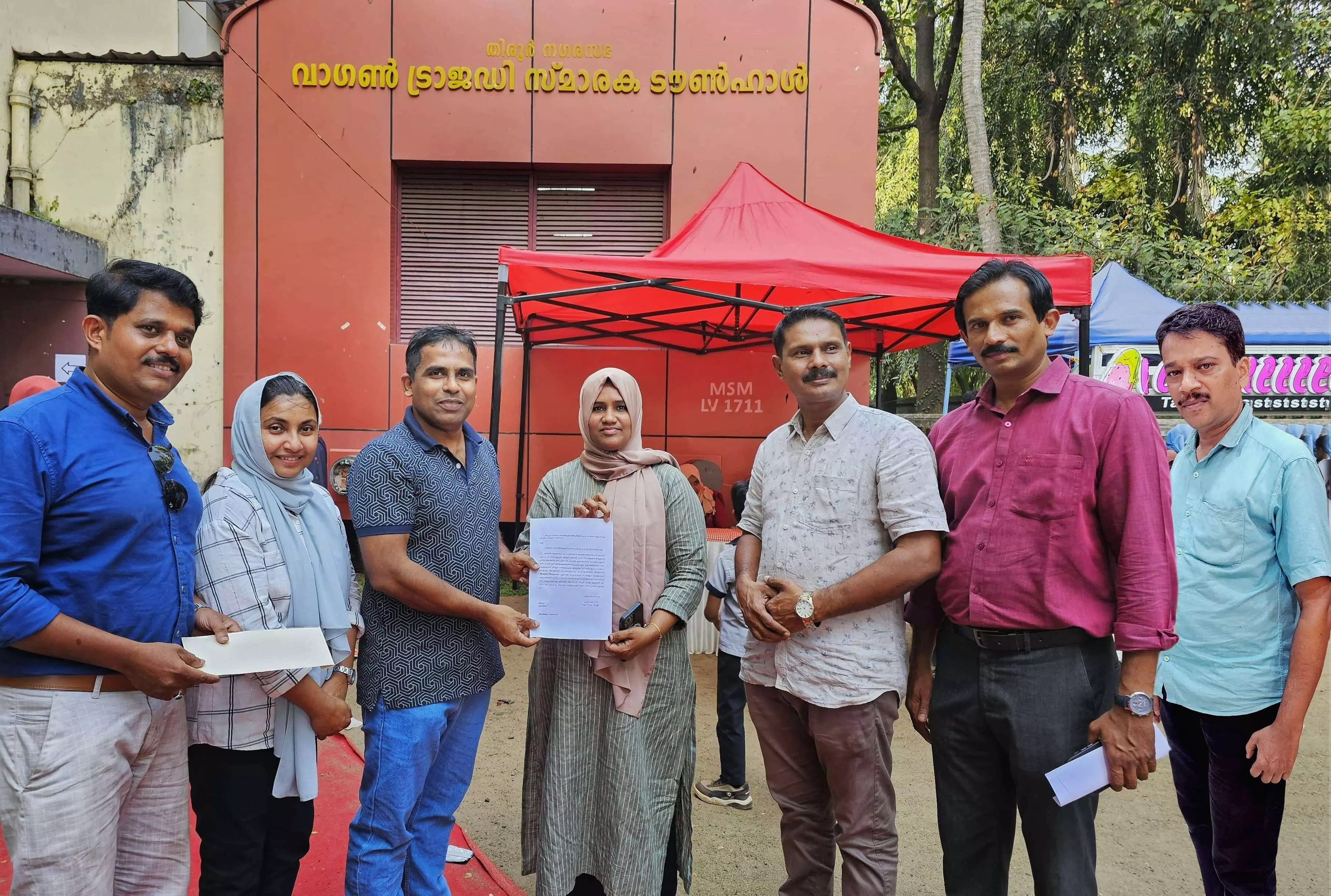 വാഗണ് ട്രാജഡി മാറ്റി വാഗണ് കൂട്ടക്കൊലയാക്കണം; മുഖ്യമന്ത്രിക്ക് നിവേദനം നല്കി വാഗണ് ട്രാജഡി മാറ്റി വാഗണ് കൂട്ടക്കൊലയാക്കണം; മുഖ്യമന്ത്രിക്ക് നിവേദനം നല്കി