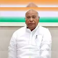 ഗംഗയിൽ മുങ്ങിയാൽ ദാരിദ്ര്യം ഇല്ലാതാകുമോ?; ബിജെപി നേതാക്കൾക്കെതിരേ ഖാർഗെ ഗംഗയിൽ മുങ്ങിയാൽ ദാരിദ്ര്യം ഇല്ലാതാകുമോ?; ബിജെപി നേതാക്കൾക്കെതിരേ ഖാർഗെ