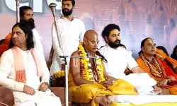 സംഘപരിവാറിന്റെ ആവശ്യങ്ങളുമായി കുംഭമേളക്കെത്തിയ സന്യാസിമാരുടെ യോഗം; വഖ്ഫ് ബോര്‍ഡുകള്‍ എടുത്തുകളഞ്ഞ് സനാതന്‍ ബോര്‍ഡ് രൂപീകരിക്കണമെന്ന് ആവശ്യം