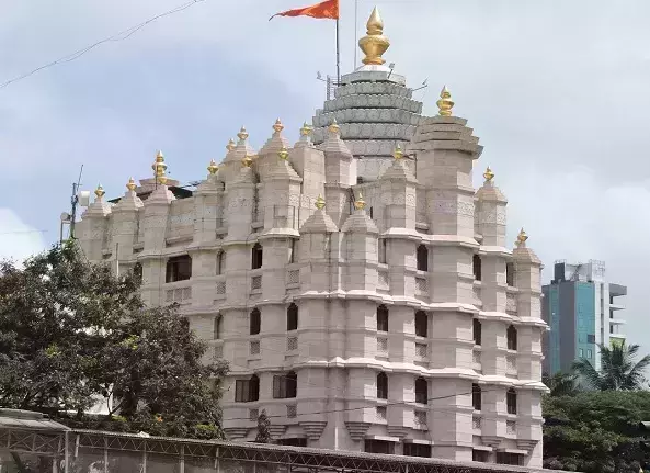 ശരീരം കാണുന്ന തരത്തിലുള്ള വസ്ത്രങ്ങള്‍ക്കും ഷോര്‍ട്ട് സ്‌കേര്‍ട്ടുകള്‍ക്കും സിദ്ധി വിനായക ക്ഷേത്രത്തില്‍ വിലക്ക്