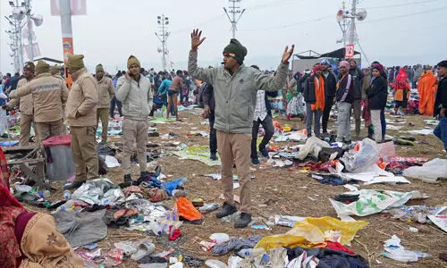 കുംഭമേളക്കിടെയിലെ തിക്കിലും തിരക്കിലും 30 പേര് മരിച്ചെന്ന് പോലിസ് കുംഭമേളക്കിടെയിലെ തിക്കിലും തിരക്കിലും 30 പേര് മരിച്ചെന്ന് പോലിസ്