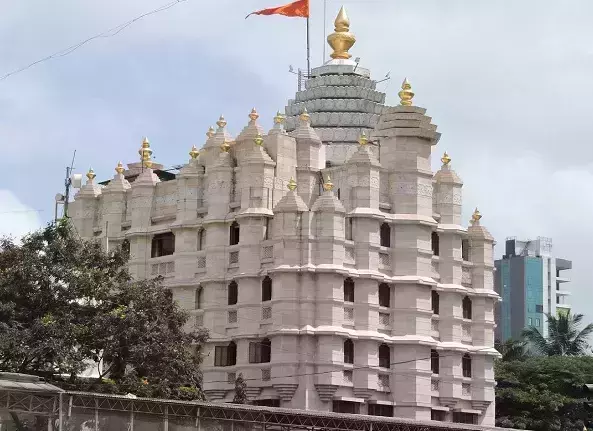 ശരീരം കാണുന്ന തരത്തിലുള്ള വസ്ത്രങ്ങള്ക്കും ഷോര്ട്ട് സ്കേര്ട്ടുകള്ക്കും സിദ്ധി വിനായക ക്ഷേത്രത്തില് വിലക്ക് ശരീരം കാണുന്ന തരത്തിലുള്ള വസ്ത്രങ്ങള്ക്കും ഷോര്ട്ട് സ്കേര്ട്ടുകള്ക്കും സിദ്ധി വിനായക ക്ഷേത്രത്തില് വിലക്ക്