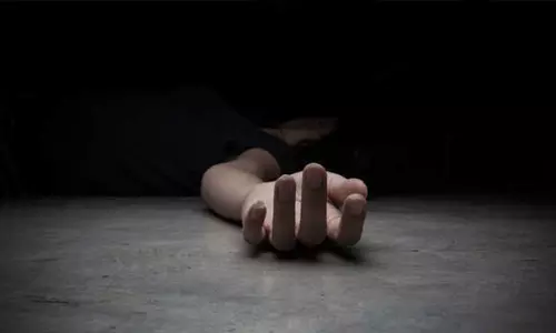 കോഴിക്കോട്ട് ആര്ച്ച് പാലത്തില് യുവാവ് ദുരൂഹമായി മരിച്ച നിലയില് കോഴിക്കോട്ട് ആര്ച്ച് പാലത്തില് യുവാവ് ദുരൂഹമായി മരിച്ച നിലയില്