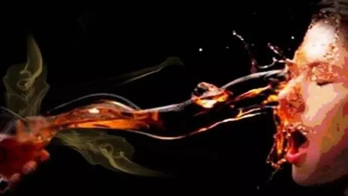 വീട്ടമ്മയ്ക്ക് നേരെ ആസിഡ് ആക്രമണം; മുഖത്തും കൈയ്ക്കും പൊള്ളലേറ്റു, ഭര്‍ത്താവ് അറസ്റ്റില്‍