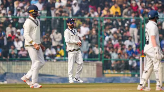 13 വര്ഷത്തിന് ശേഷം കോഹ്ലി രഞ്ജി ട്രോഫിയില് ഇറങ്ങി; അരുണ് ജെയ്റ്റ്ലി സ്റ്റേഡിയം നിറഞ്ഞുകവിഞ്ഞു 13 വര്ഷത്തിന് ശേഷം കോഹ്ലി രഞ്ജി ട്രോഫിയില് ഇറങ്ങി; അരുണ് ജെയ്റ്റ്ലി സ്റ്റേഡിയം നിറഞ്ഞുകവിഞ്ഞു