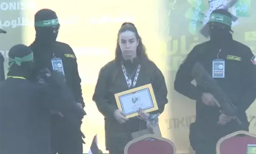 ഇസ്രായേലി തടവുകാരെ കൈമാറി ഹമാസും പിഐജെയും (video) ഇസ്രായേലി തടവുകാരെ കൈമാറി ഹമാസും പിഐജെയും (video)