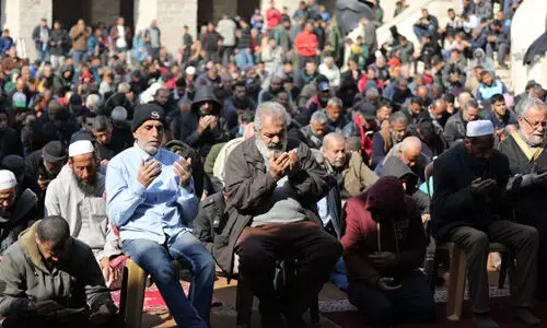 രക്തസാക്ഷി മുഹമ്മദ് ദെയ്ഫിന് വേണ്ടി മയ്യത്ത് നമസ്കരിച്ച് ഗസക്കാര് (ഫോട്ടോസ്) രക്തസാക്ഷി മുഹമ്മദ് ദെയ്ഫിന് വേണ്ടി മയ്യത്ത് നമസ്കരിച്ച് ഗസക്കാര് (ഫോട്ടോസ്)