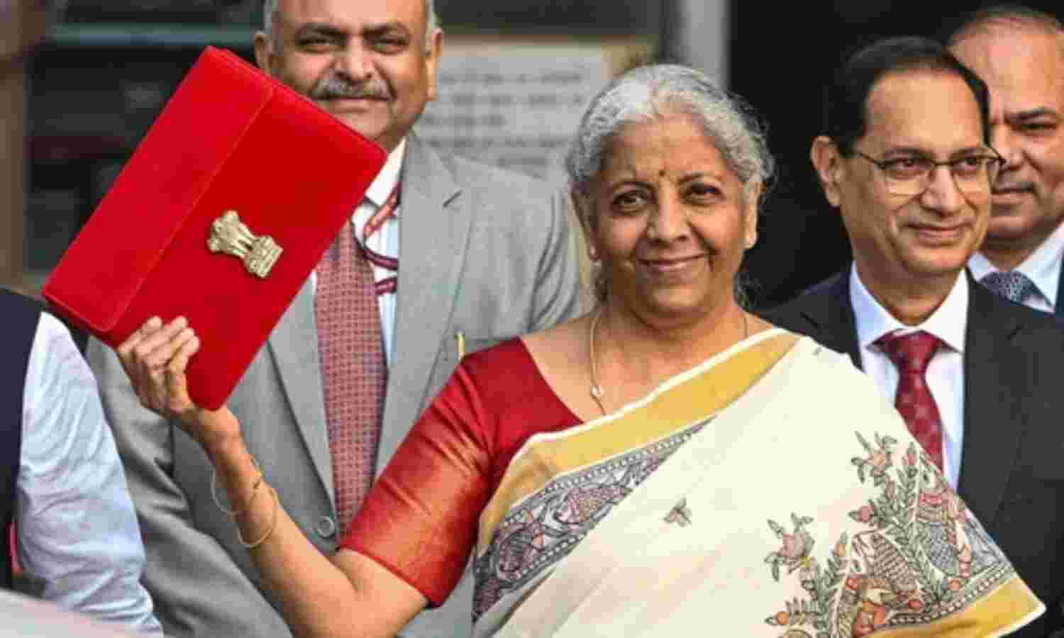 മൂന്നാം ടേമിന്റെ ആദ്യ സമ്പൂര്ണ ബജറ്റതരണം തുടങ്ങി ധനമന്ത്രി മൂന്നാം ടേമിന്റെ ആദ്യ സമ്പൂര്ണ ബജറ്റതരണം തുടങ്ങി ധനമന്ത്രി