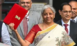 മൂന്നാം ടേമിന്റെ ആദ്യ സമ്പൂര്‍ണ ബജറ്റതരണം തുടങ്ങി ധനമന്ത്രി