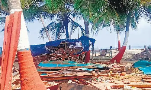 ലക്ഷദ്വീപില് മല്സ്യത്തൊഴിലാളികളോട് അതിക്രമം; ഷെഡുകള് പൊളിച്ചു നീക്കി ലക്ഷദ്വീപില് മല്സ്യത്തൊഴിലാളികളോട് അതിക്രമം; ഷെഡുകള് പൊളിച്ചു നീക്കി