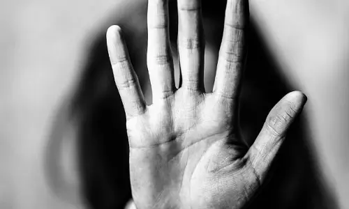 മുക്കത്ത് പീഡനശ്രമം ചെറുക്കുന്നതിനിടെ കെട്ടിടത്തില്‍നിന്ന് ചാടിയ യുവതിക്ക് പരിക്ക്