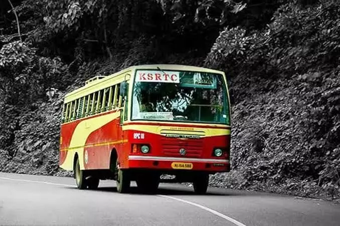 കെഎസ്ആർടിസിയിൽ 24 മണിക്കൂർ പണിമുടക്ക് തുടങ്ങി കെഎസ്ആർടിസിയിൽ 24 മണിക്കൂർ പണിമുടക്ക് തുടങ്ങി