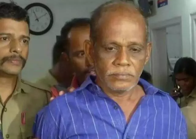 നെന്മാറ ഇരട്ടക്കൊലപാതകം: പ്രതി ചെന്താമരയെ പോലിസ് കസ്റ്റഡിയില് വിട്ടു നെന്മാറ ഇരട്ടക്കൊലപാതകം: പ്രതി ചെന്താമരയെ പോലിസ് കസ്റ്റഡിയില് വിട്ടു