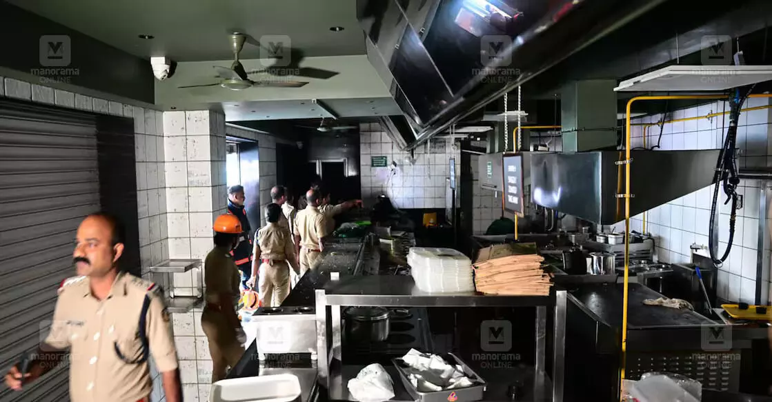 കലൂരിലെ റസ്റ്ററന്റില് ബോയ്ലര് പൊട്ടിത്തെറിച്ച് ഒരു മരണം; നാല് പേര്ക്ക് പരിക്ക് കലൂരിലെ റസ്റ്ററന്റില് ബോയ്ലര് പൊട്ടിത്തെറിച്ച് ഒരു മരണം; നാല് പേര്ക്ക് പരിക്ക്