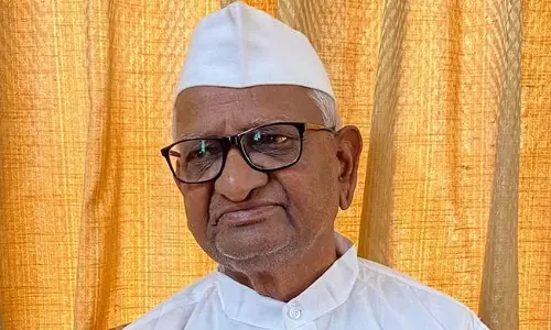 പണത്തിന്റെ ശക്തി അദ്ദേഹത്തെ കീഴടക്കി; കെജ്രിവാളിന്റെ തോല്വിയില് അണ്ണാ ഹസാരെ പണത്തിന്റെ ശക്തി അദ്ദേഹത്തെ കീഴടക്കി; കെജ്രിവാളിന്റെ തോല്വിയില് അണ്ണാ ഹസാരെ