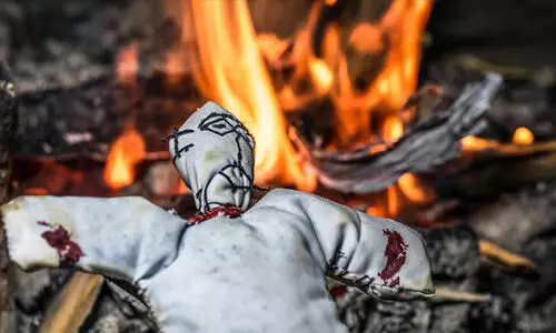 മകള്ക്ക് ആണ്കുട്ടിയുണ്ടാവാന് മറ്റൊരു ആണ്കുട്ടിയെ കൊന്ന സ്ത്രീയും സംഘവും അറസ്റ്റില്; മന്ത്രവാദി ഒളിവില് മകള്ക്ക് ആണ്കുട്ടിയുണ്ടാവാന് മറ്റൊരു ആണ്കുട്ടിയെ കൊന്ന സ്ത്രീയും സംഘവും അറസ്റ്റില്; മന്ത്രവാദി ഒളിവില്