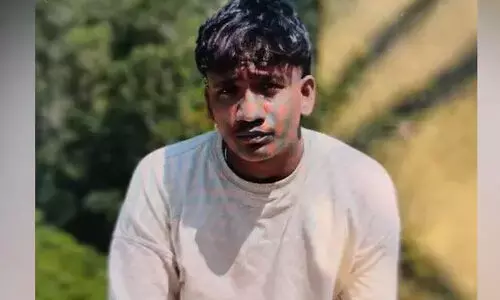 മൂന്നാറില് ബൈക്ക് കൊക്കയിലേക്ക് മറിഞ്ഞ് മലപ്പുറം സ്വദേശി മരിച്ചു; ഒരാള്ക്ക് പരിക്ക് മൂന്നാറില് ബൈക്ക് കൊക്കയിലേക്ക് മറിഞ്ഞ് മലപ്പുറം സ്വദേശി മരിച്ചു; ഒരാള്ക്ക് പരിക്ക്