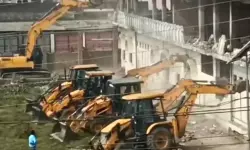 ഉത്തര്‍പ്രദേശിലെ മദ്‌നി പള്ളി പൊളിച്ചു; കാവലിന് അതിര്‍ത്തിരക്ഷാ സേനയും(വീഡിയോ)