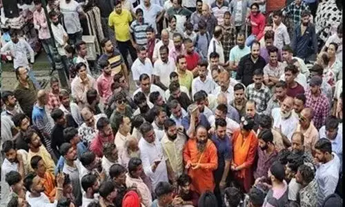 മുസ്ലിം വ്യാപാരികളെ പുറത്താക്കി സനാതനി ചന്ത പ്രഖ്യാപിച്ച് ഹിന്ദുത്വര്; പോലിസ് കേസെടുത്തു മുസ്ലിം വ്യാപാരികളെ പുറത്താക്കി സനാതനി ചന്ത പ്രഖ്യാപിച്ച് ഹിന്ദുത്വര്; പോലിസ് കേസെടുത്തു