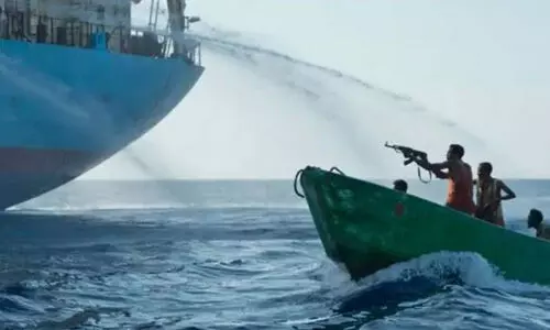 സോമാലിയന് തീരത്ത് വിദേശകപ്പല് തട്ടിക്കൊണ്ടുപോയി സോമാലിയന് തീരത്ത് വിദേശകപ്പല് തട്ടിക്കൊണ്ടുപോയി