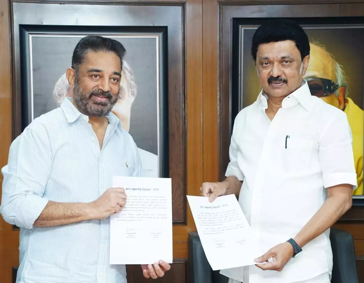 കമല്ഹാസന് രാജ്യസഭയിലേക്ക്; നാമനിര്ദേശം ചെയ്യാനൊരുങ്ങി ഡിഎംകെ കമല്ഹാസന് രാജ്യസഭയിലേക്ക്; നാമനിര്ദേശം ചെയ്യാനൊരുങ്ങി ഡിഎംകെ
