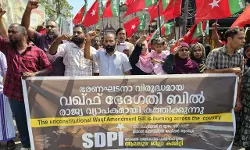 എസ് ഡി പി ഐ വഖ്ഫ് ഭേദഗതി ബില്ല് കത്തിച്ചു പ്രതിഷേധിച്ചു