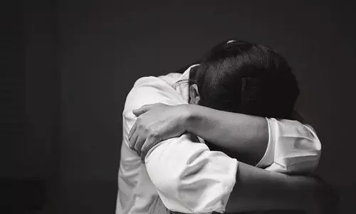 ഗുരുദക്ഷിണയായി പ്ലസ് ടു വിദ്യാര്ഥിനി കാമുകിയാവണമെന്ന് ആവശ്യപ്പെട്ട അധ്യാപകനെതിരെ കേസ് ഗുരുദക്ഷിണയായി പ്ലസ് ടു വിദ്യാര്ഥിനി കാമുകിയാവണമെന്ന് ആവശ്യപ്പെട്ട അധ്യാപകനെതിരെ കേസ്