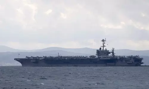 യുഎസ് പടക്കപ്പല് മറ്റൊരു കപ്പലുമായി കൂട്ടിയിടിച്ചു; ചെങ്കടലില് പ്രവേശിക്കാന് നില്ക്കെയായിരുന്നു അപകടം യുഎസ് പടക്കപ്പല് മറ്റൊരു കപ്പലുമായി കൂട്ടിയിടിച്ചു; ചെങ്കടലില് പ്രവേശിക്കാന് നില്ക്കെയായിരുന്നു അപകടം