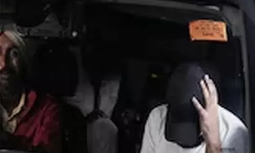 സൈനിക വിമാനത്തില് കയറ്റുന്നതിന് മുമ്പ് സിഖുകാരുടെ ശിരോവസ്ത്രം ഊരി മാറ്റിച്ചു; യുഎസ് നടപടിയെ അപലപിച്ച് എസ്ജിപിസി സൈനിക വിമാനത്തില് കയറ്റുന്നതിന് മുമ്പ് സിഖുകാരുടെ ശിരോവസ്ത്രം ഊരി മാറ്റിച്ചു; യുഎസ് നടപടിയെ അപലപിച്ച് എസ്ജിപിസി