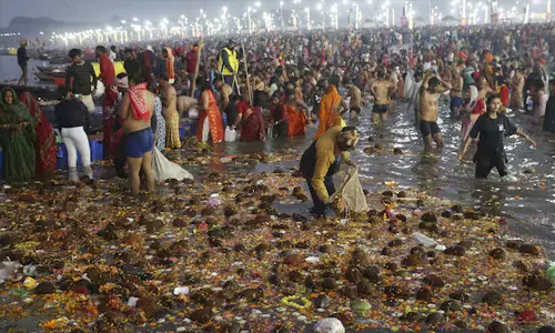 കുംഭമേളയില്‍ ഭക്തര്‍ കുളിക്കുന്ന ഗംഗയുടെ ഭാഗങ്ങളില്‍ ഉയര്‍ന്ന അളവില്‍ അപകടകാരിയായ ബാക്ടീരിയ; മനുഷ്യവിസര്‍ജ്യത്തില്‍ കാണപ്പെടുന്ന ബാക്ടീരിയകളാണ് ഇവയെന്ന് കേന്ദ്രമലിനീകരണ നിയന്ത്രണ ബോര്‍ഡ്