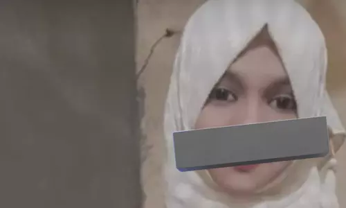 ആള്‍ക്കൂട്ട ആക്രമണത്തില്‍ നിന്ന് പിതാവിനെ രക്ഷിക്കാനെത്തിയ മുസ്‌ലിം പെണ്‍കുട്ടി കൊല്ലപ്പെട്ടു