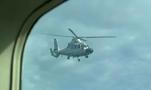 ഫിലിപ്പൈന്‍സ് സര്‍ക്കാരിന്റെ വിമാനത്തെ പിന്തുടര്‍ന്ന് ചൈനീസ് സൈനിക ഹെലികോപ്റ്റര്‍ (വീഡിയോ)