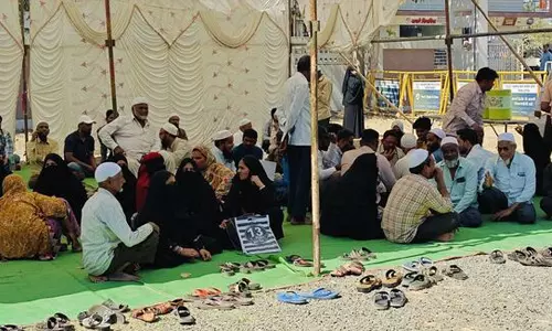 മുസ്ലിം ഭൂരിപക്ഷപ്രദേശമായ മലേഗാവില് രോഹിങ്ഗ്യന് കുടിയേറ്റക്കാരുണ്ടെന്ന് ബിജെപി നേതാവ്; ദിവസവും 200 ഓളം പേരെ പോലിസ് വിളിച്ചുവരുത്തി രേഖകള് പരിശോധിക്കുന്നതായി റിപോര്ട്ട് മുസ്ലിം ഭൂരിപക്ഷപ്രദേശമായ മലേഗാവില് രോഹിങ്ഗ്യന് കുടിയേറ്റക്കാരുണ്ടെന്ന് ബിജെപി നേതാവ്; ദിവസവും 200 ഓളം പേരെ പോലിസ് വിളിച്ചുവരുത്തി രേഖകള് പരിശോധിക്കുന്നതായി റിപോര്ട്ട്