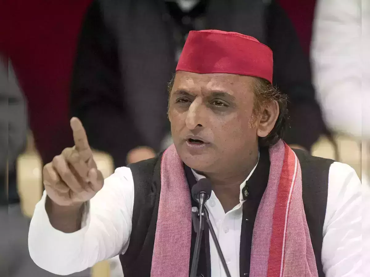 ബിജെപി നേതാക്കളുടെ വീട്ടിലേക്ക് പ്രയാഗ് രാജിലെ വെള്ളം പാചകത്തിന് കൊണ്ടുപോകാത്തതെന്ത്?; യോഗിയോട് അഖിലേഷ് യാദവ് ബിജെപി നേതാക്കളുടെ വീട്ടിലേക്ക് പ്രയാഗ് രാജിലെ വെള്ളം പാചകത്തിന് കൊണ്ടുപോകാത്തതെന്ത്?; യോഗിയോട് അഖിലേഷ് യാദവ്