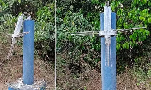 സ്വകാര്യഭൂമിയില് സ്ഥാപിച്ച കുരിശ് തകര്ത്തു സ്വകാര്യഭൂമിയില് സ്ഥാപിച്ച കുരിശ് തകര്ത്തു