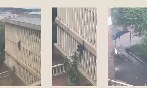 കോടതി മുറിയുടെ ജനല്വഴി രക്ഷപ്പെട്ട് ഭവനഭേദനക്കേസിലെ പ്രതി (വീഡിയോ) കോടതി മുറിയുടെ ജനല്വഴി രക്ഷപ്പെട്ട് ഭവനഭേദനക്കേസിലെ പ്രതി (വീഡിയോ)