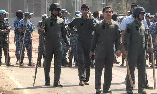 ബംഗ്ലാദേശില് വ്യോമസേനാ താവളത്തിന് മുന്നില് സംഘര്ഷം; ഒരു മരണം ബംഗ്ലാദേശില് വ്യോമസേനാ താവളത്തിന് മുന്നില് സംഘര്ഷം; ഒരു മരണം