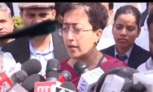 പ്രതിപക്ഷ നേതാവ് അതിഷി ഉള്പ്പെടെ 12 എഎപി എംഎല്എമാര്ക്ക് സസ്പെന്ഷന് പ്രതിപക്ഷ നേതാവ് അതിഷി ഉള്പ്പെടെ 12 എഎപി എംഎല്എമാര്ക്ക് സസ്പെന്ഷന്